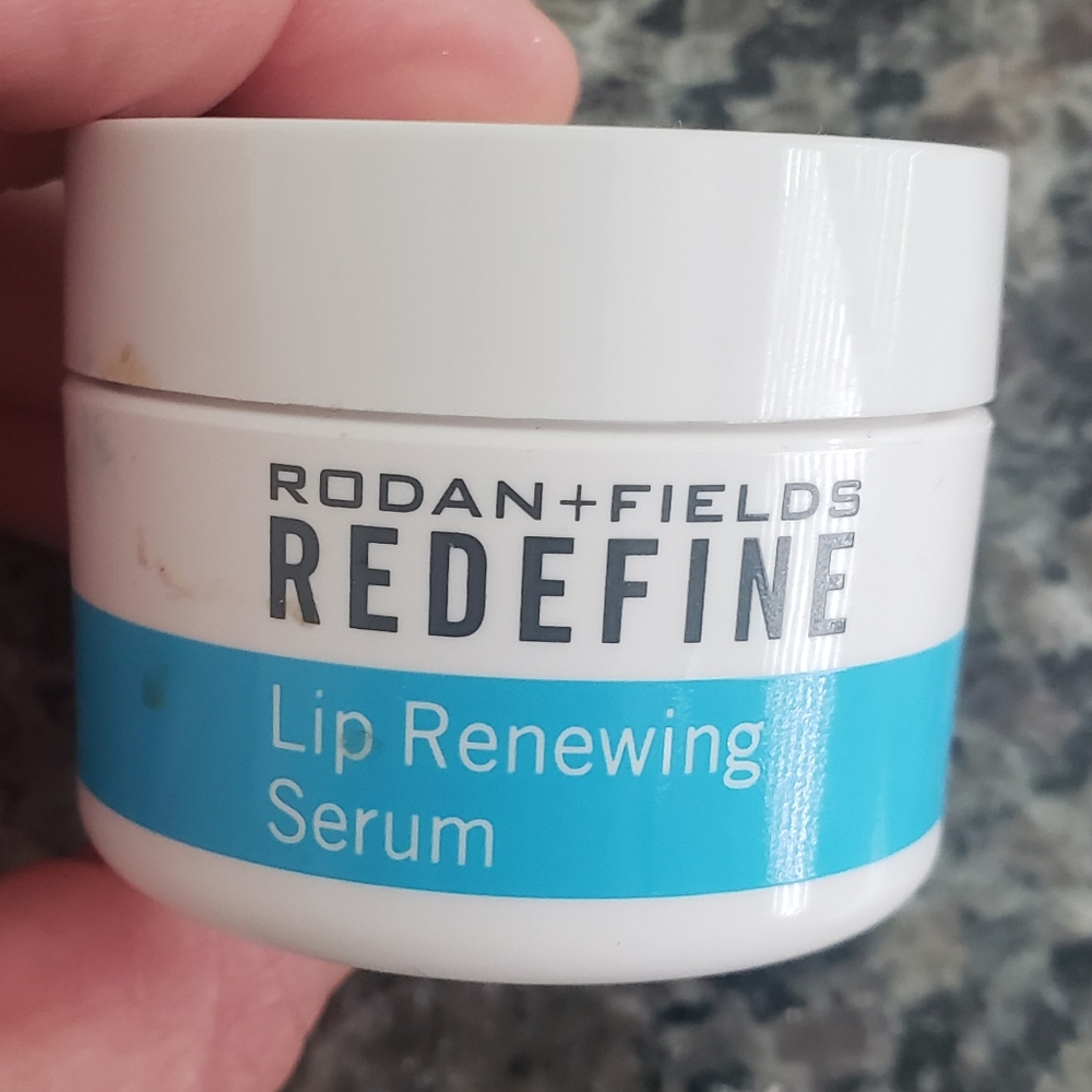 Rodan & Fields Lip Renewing Serun